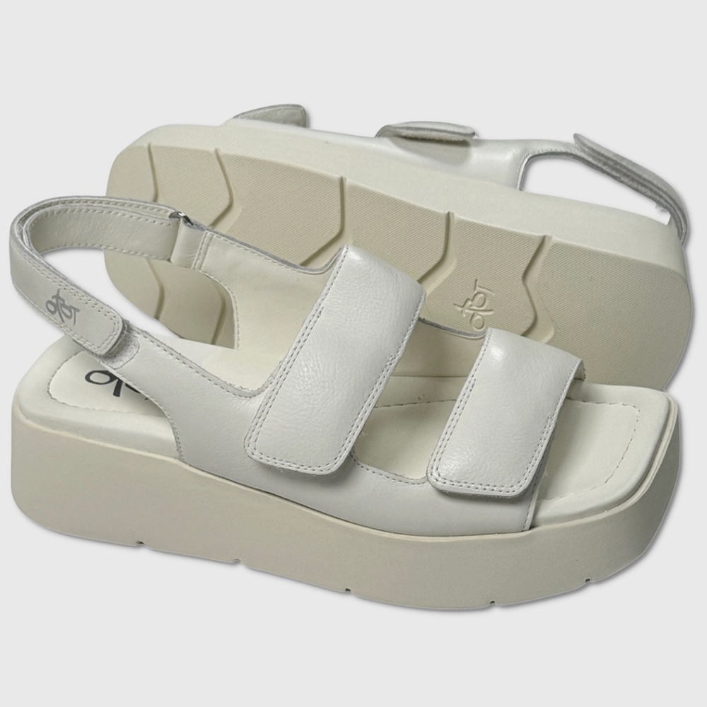 OTBT Assimilate Platform Sandals - NWT Womens Size 8‎ Chamois - #49247-ZZ5